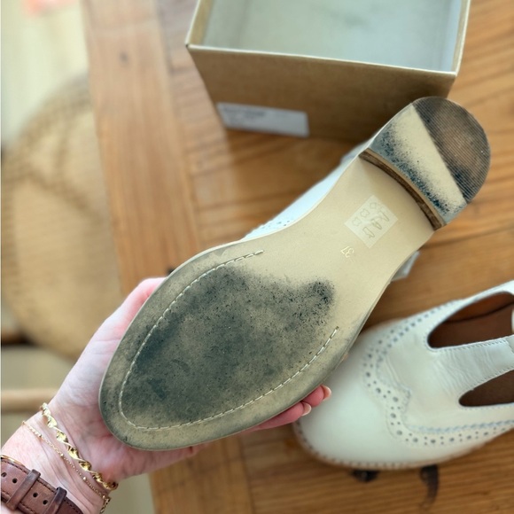 All Black brand  Women's Cream Wing-tip Mary Jane’s - Picture 3 of 3